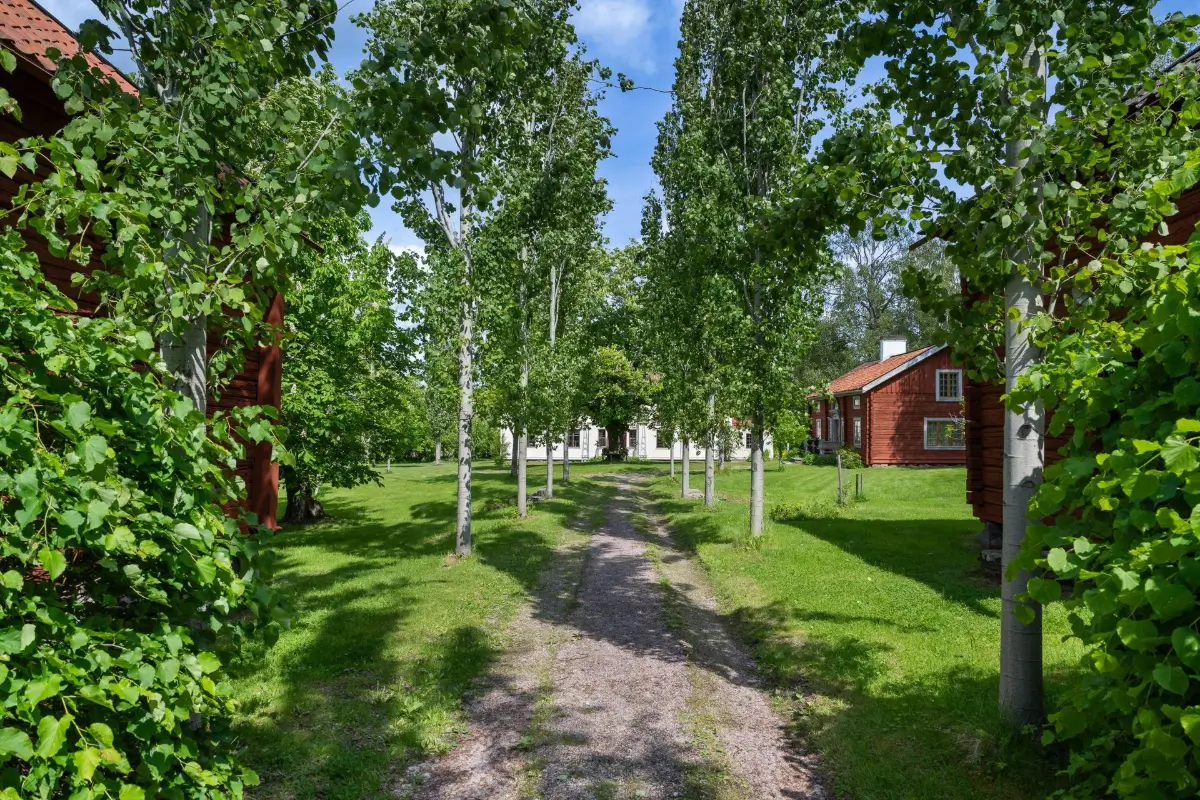 A Carefully Preserved 18th-Century Manor House in Sweden is for Sale 4 18th-century-manor-house-sweden-for-sale-renovated-Goran-Gudmundsson-nordroom