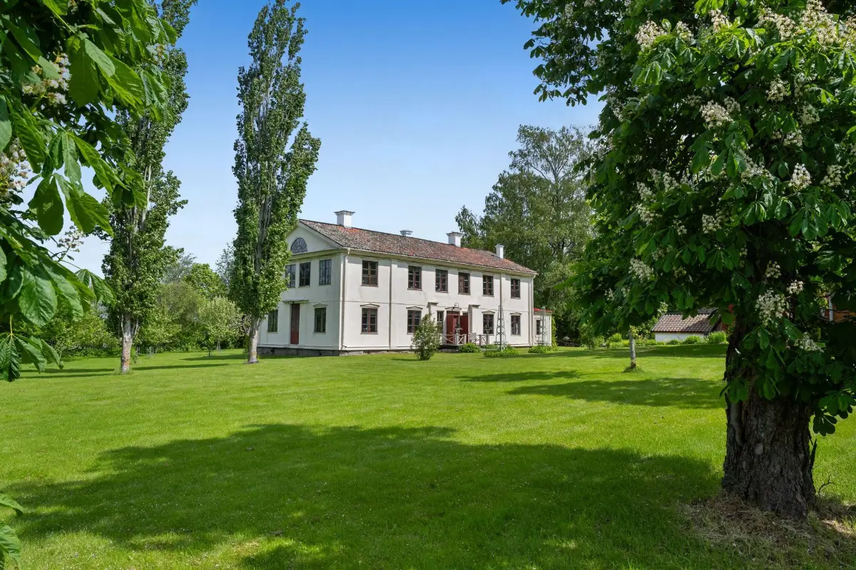 A Carefully Preserved 18th-Century Manor House in Sweden is for Sale 5 18th-century-manor-house-sweden-for-sale-renovated-Goran-Gudmundsson-nordroom