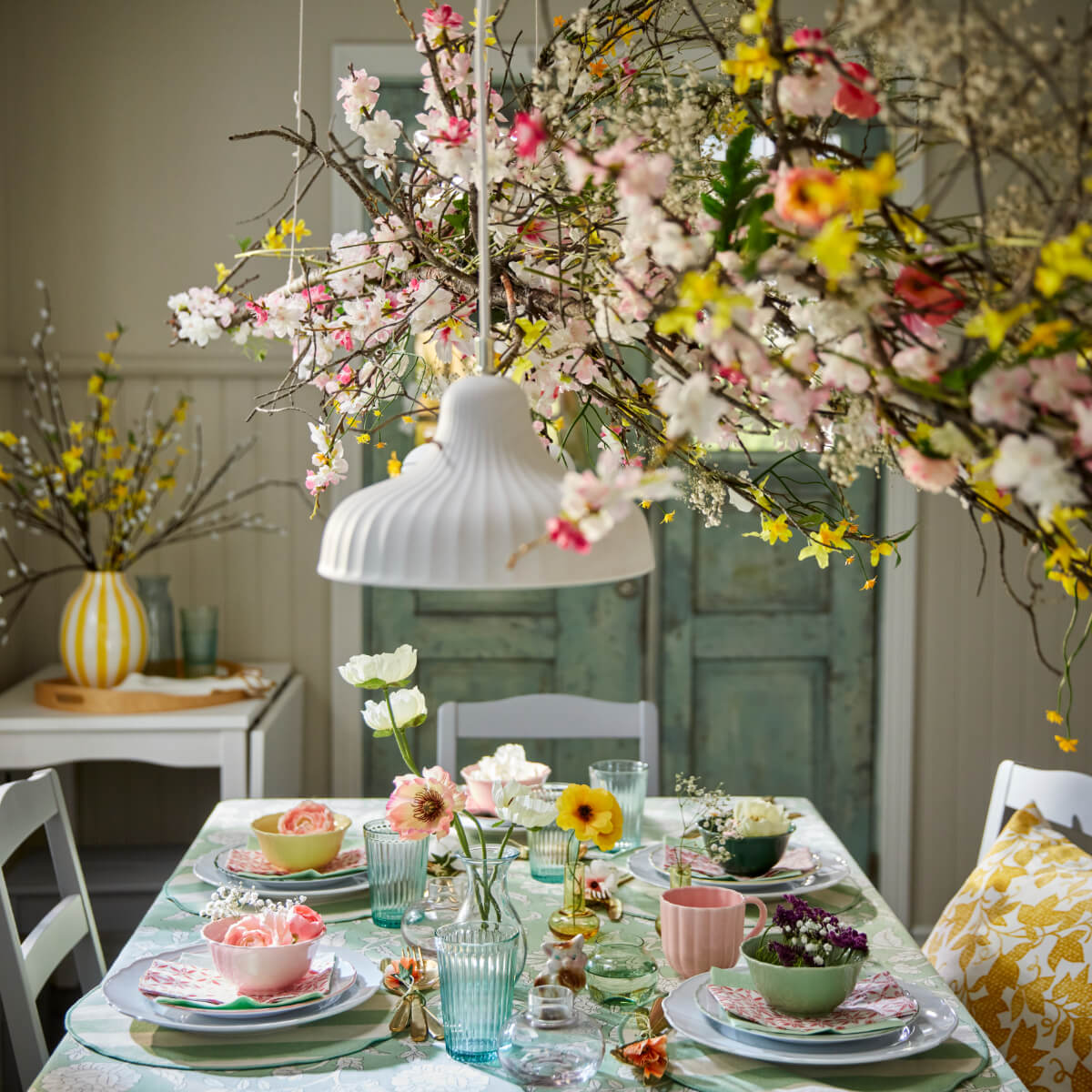 IKEA SMÖRFISK and TJÄRLEK for A Colorful Spring & Easter Home 2 IKEA-TJARLEK-table-setting-nordroom