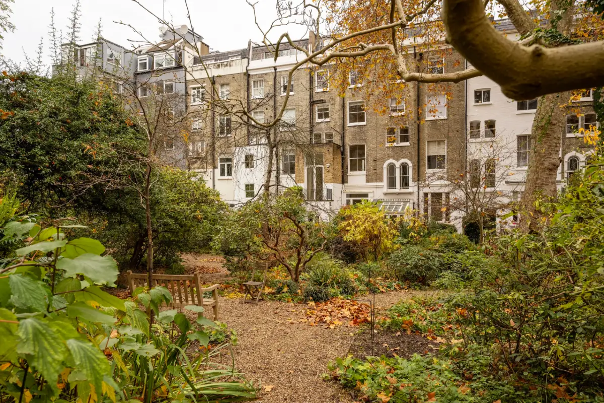 A Bright, Blush Pink Garden Apartment in Notting Hill 16 blush pink notting hill apartment15 A Bright, Blush Pink Garden Apartment in Notting Hill