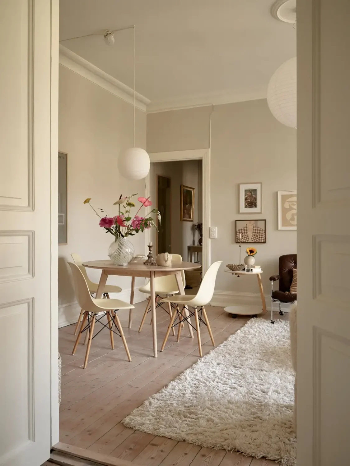 A Cozy and Light Early 20th-Century Apartment in Gothenburg 6 charming-scandinavian-apartment-nordroom