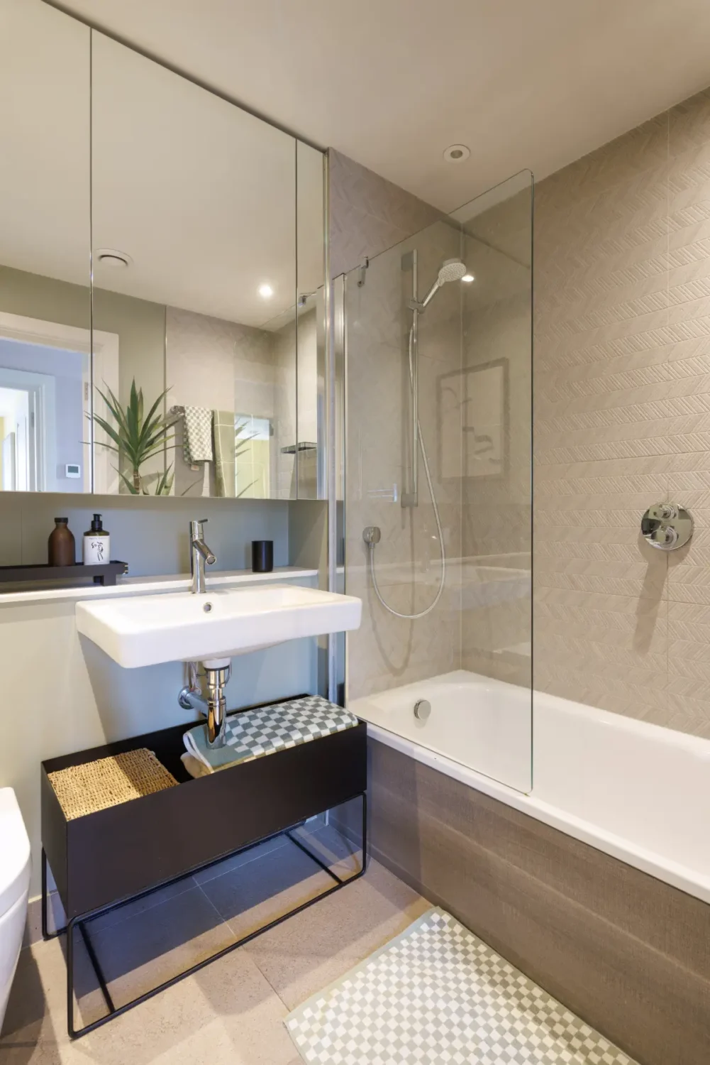 A Colorful Modern London Apartment with Silk Wallpapers 19 colorful-furniture-decor-modern-london-apartment-nordroom