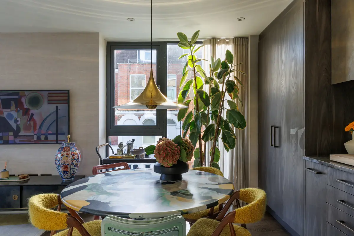 A Colorful Modern London Apartment with Silk Wallpapers 9 colorful-furniture-decor-modern-london-apartment-nordroom