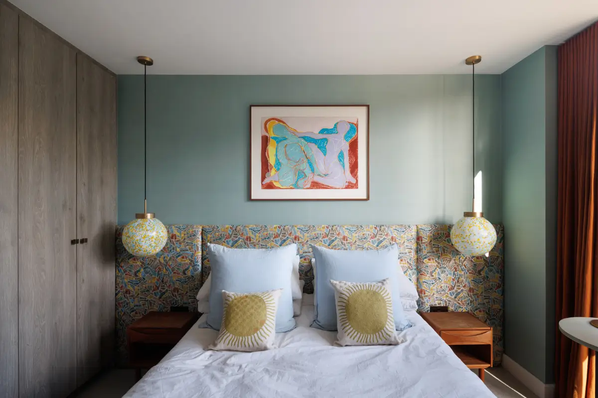 A Colorful Modern London Apartment with Silk Wallpapers 14 colorful-furniture-decor-modern-london-apartment-nordroom