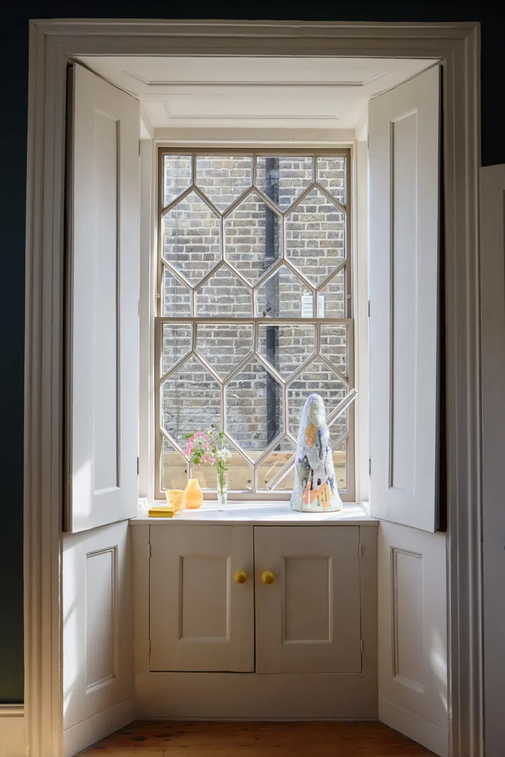 A Playfully Renovated Neo-Jacobean Villa in London 10 colorful-neo-jacobean-villa-london-nordroom