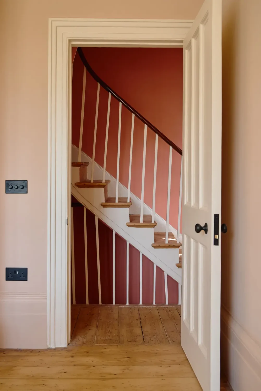 A Playfully Renovated Neo-Jacobean Villa in London 6 colorful-neo-jacobean-villa-london-nordroom