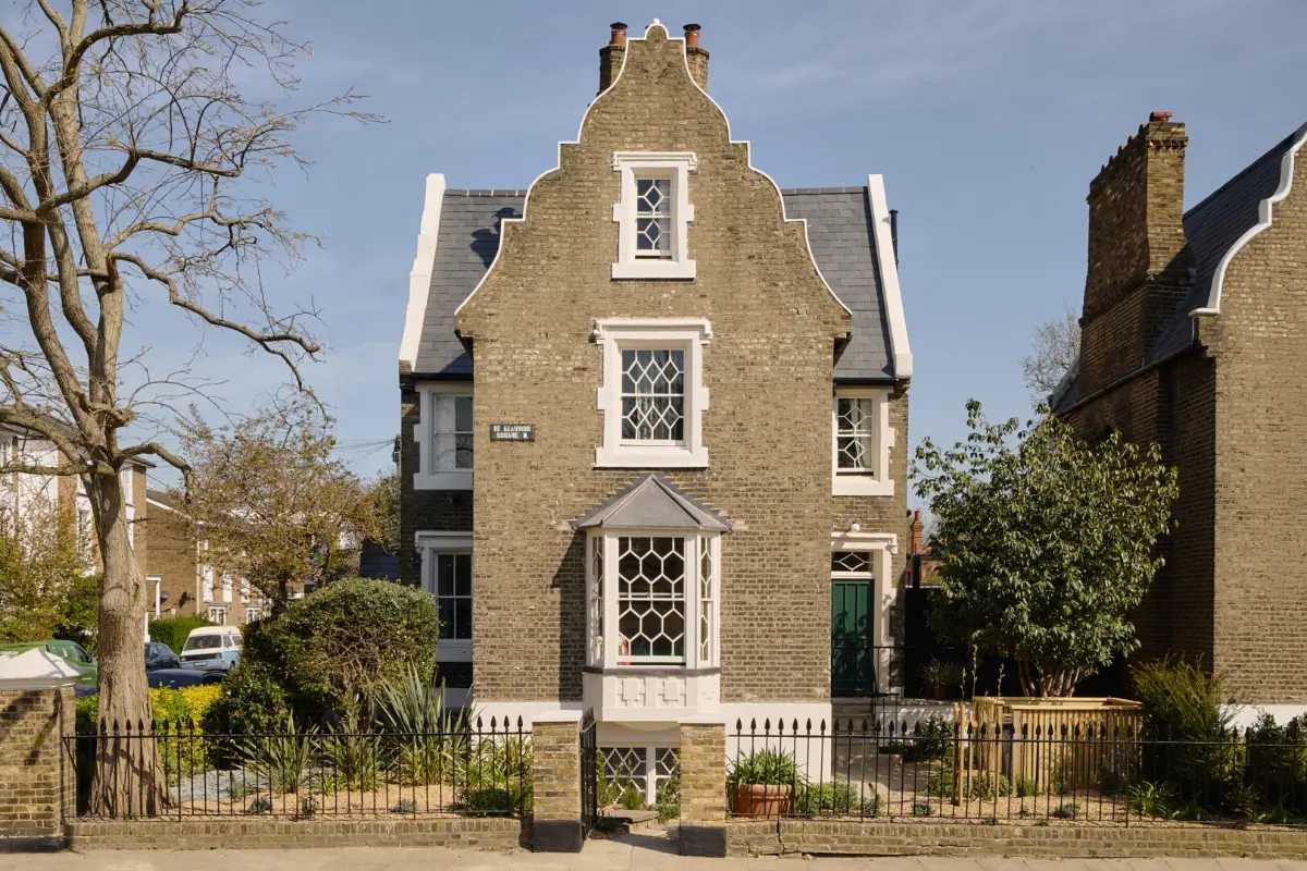 A Playfully Renovated Neo-Jacobean Villa in London 45 colorful-neo-jacobean-villa-london-nordroom