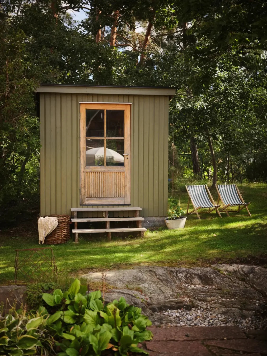 A Charming 1950s Family Home with a Lovely Garden 48 cozy-1950s-family-home-sweden-nordroom