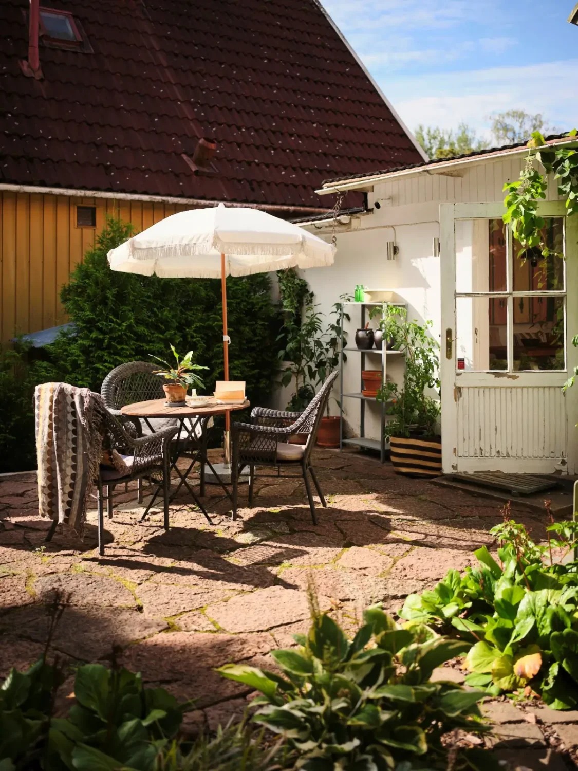 A Charming 1950s Family Home with a Lovely Garden 47 cozy-1950s-family-home-sweden-nordroom