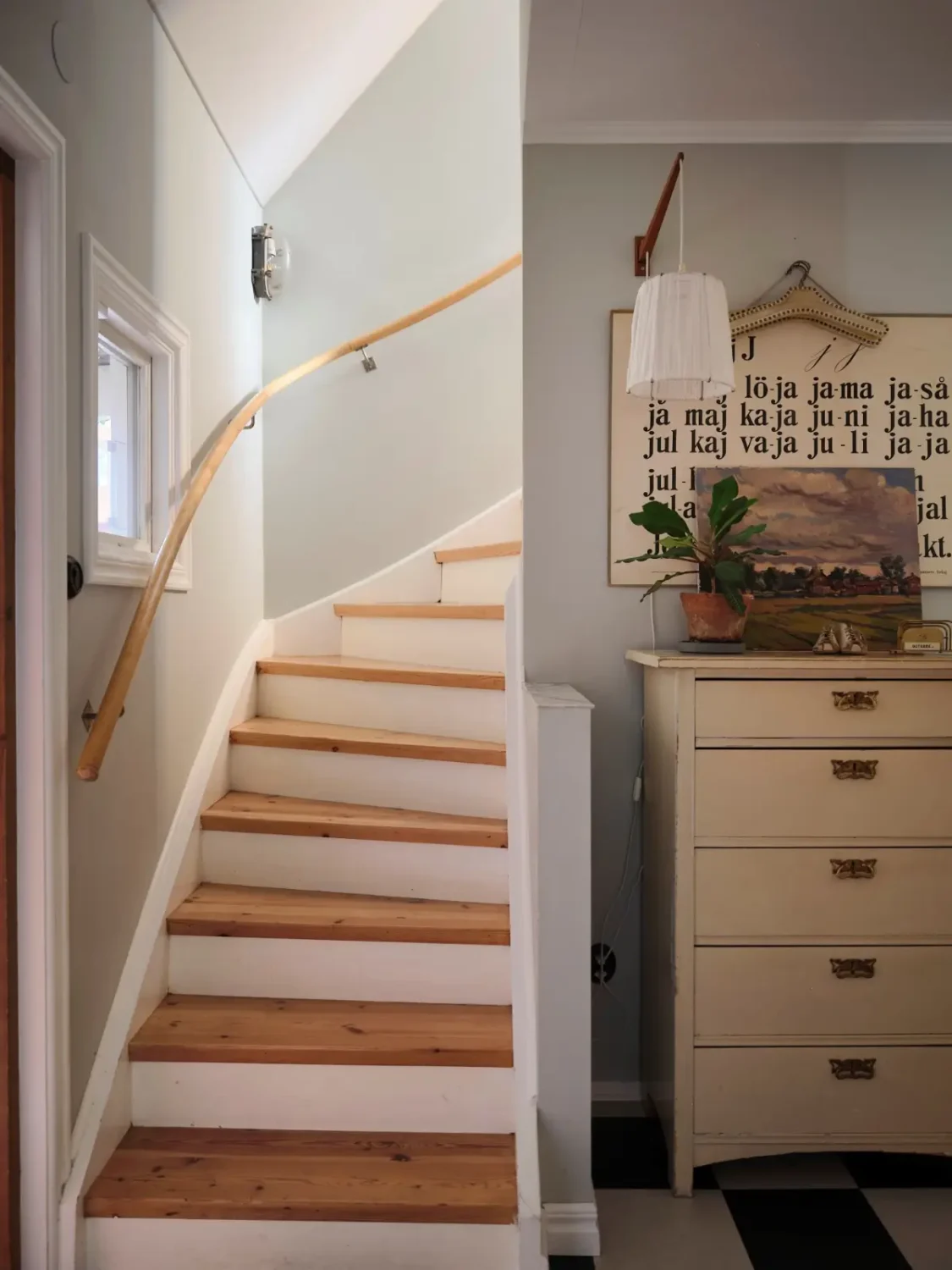 A Charming 1950s Family Home with a Lovely Garden 26 cozy-1950s-family-home-sweden-nordroom