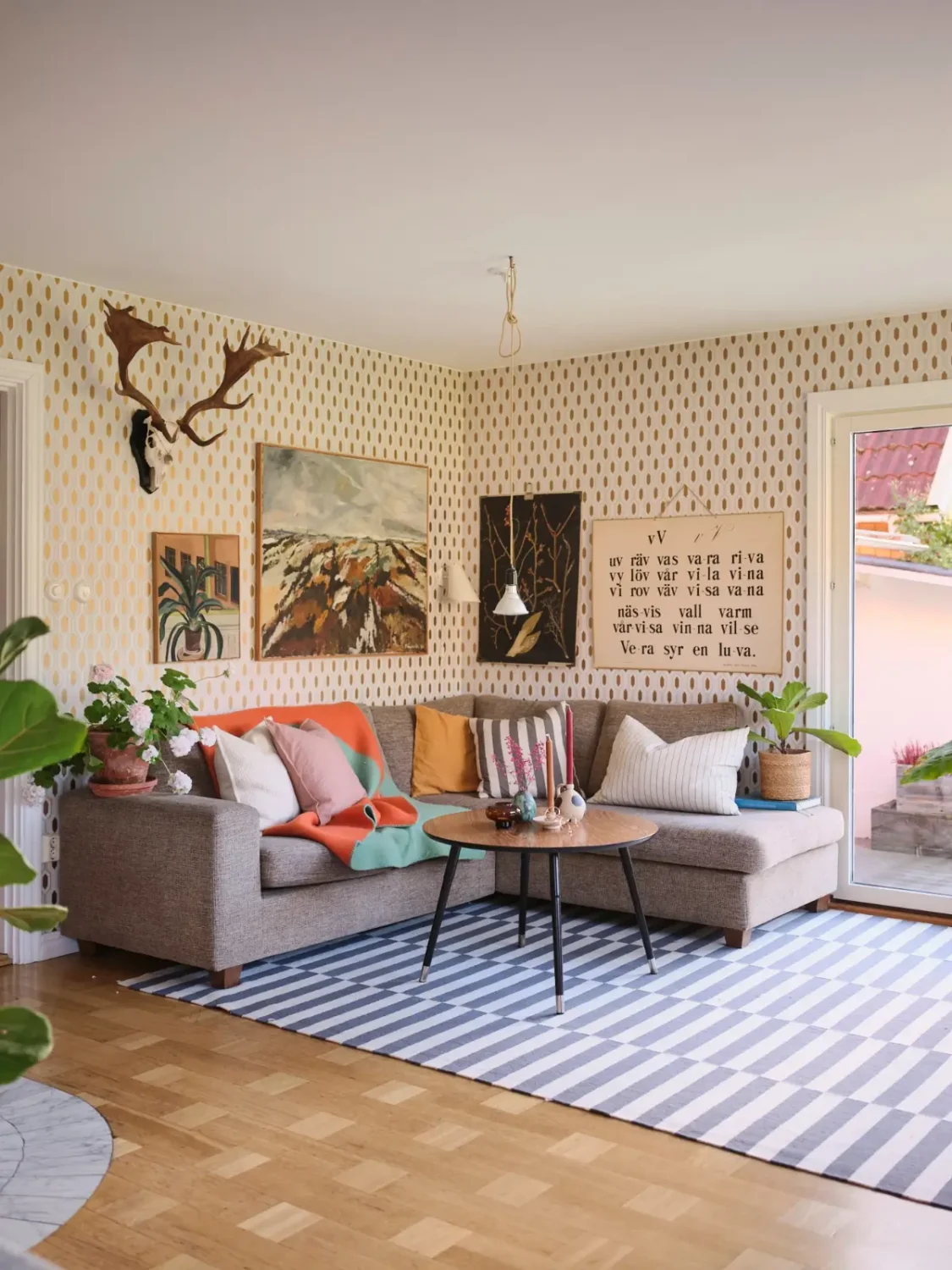 A Charming 1950s Family Home with a Lovely Garden 6 cozy-1950s-family-home-sweden-nordroom