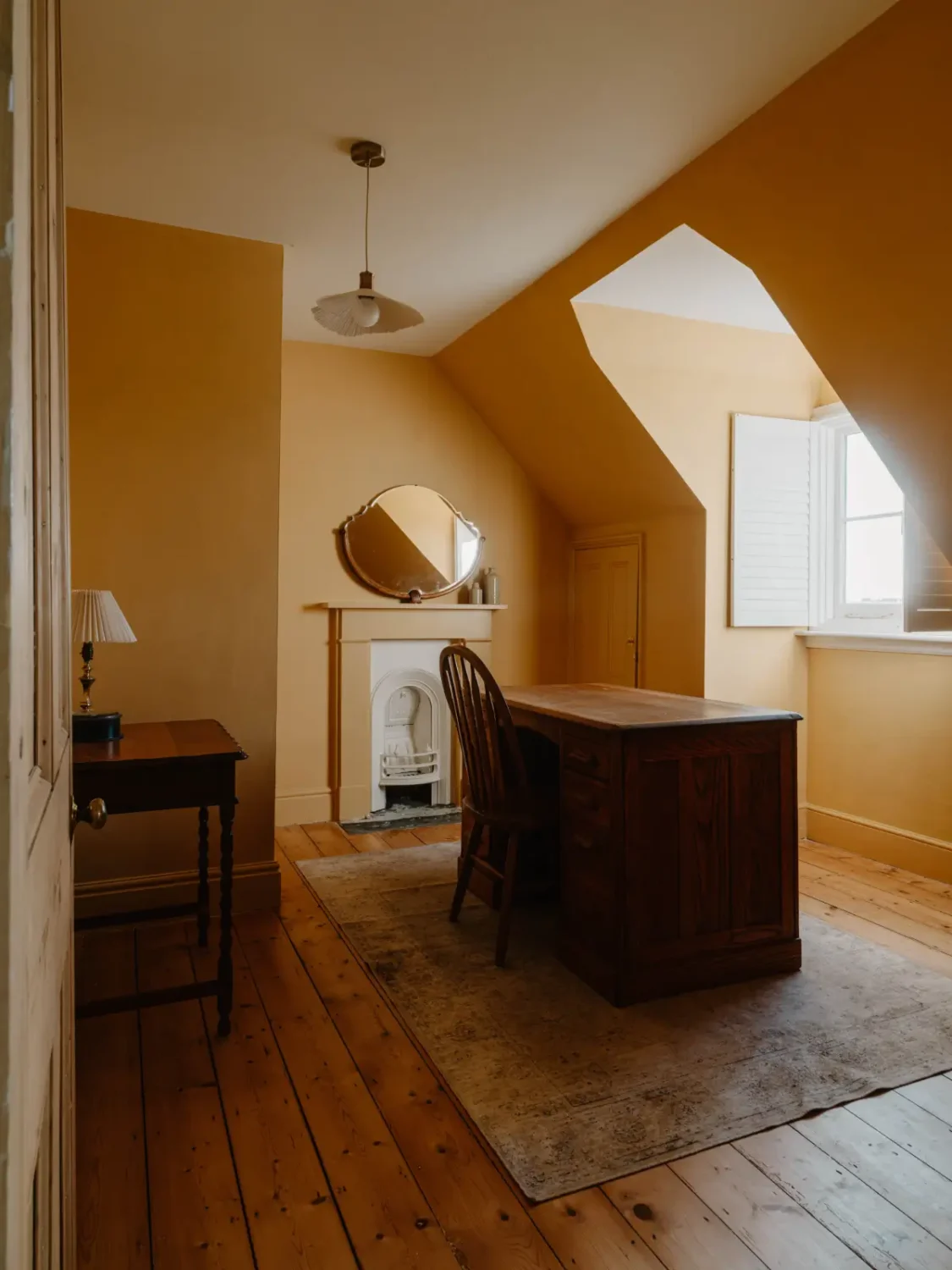 Warm, Earthy Colors in a Renovated Early 20th Century Family Home 25 early-20th-century-family-home-england