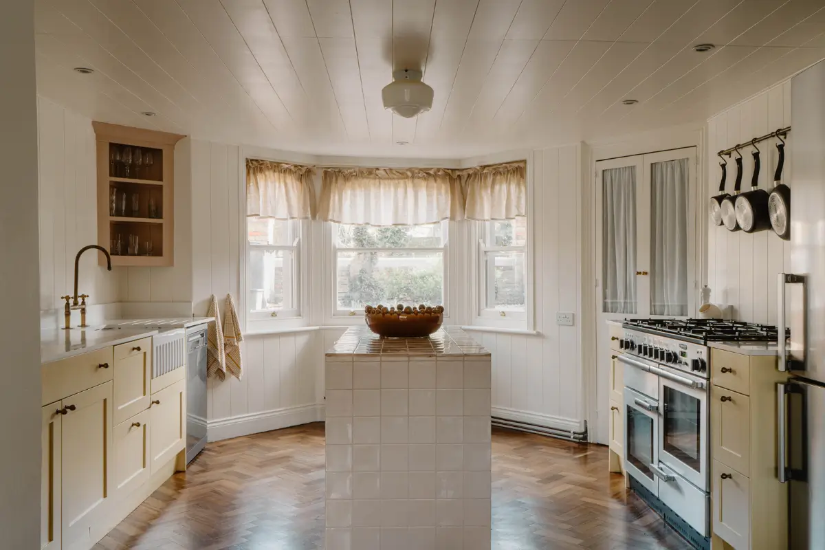 Warm, Earthy Colors in a Renovated Early 20th Century Family Home 10 early-20th-century-family-home-england