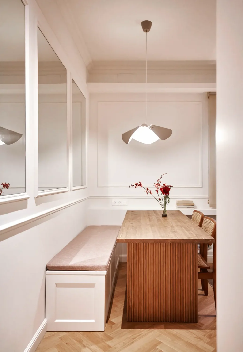 An English-Inspired Apartment in the Heart of Barcelona by Eva González Estudio 5 english-inspired-apartment-barcelona-eva-gonzalez-estudio-nordroom