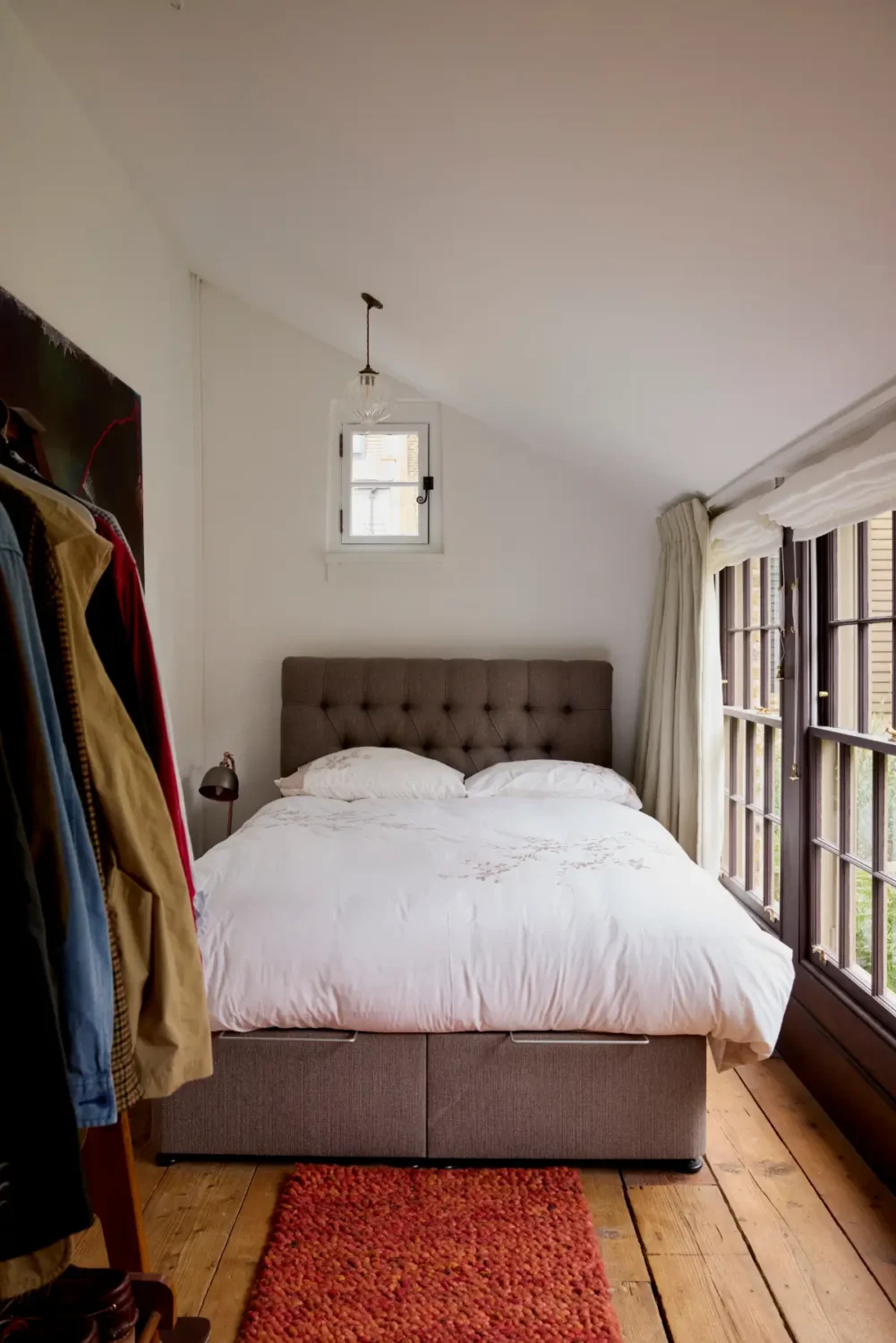 Restored Period Features and a Muted Color Palette in a London Home 28 georgian-townhouse-in-london-with-period-features-muted-colors-nordroom1