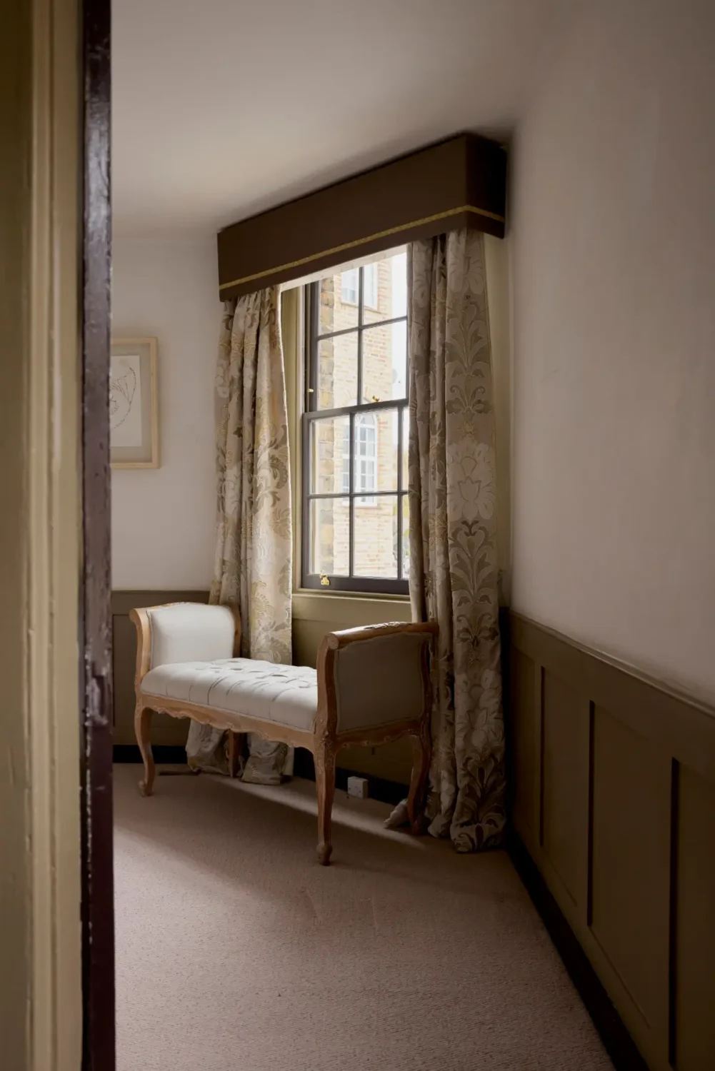 Restored Period Features and a Muted Color Palette in a London Home 16 georgian-townhouse-in-london-with-period-features-muted-colors-nordroom10