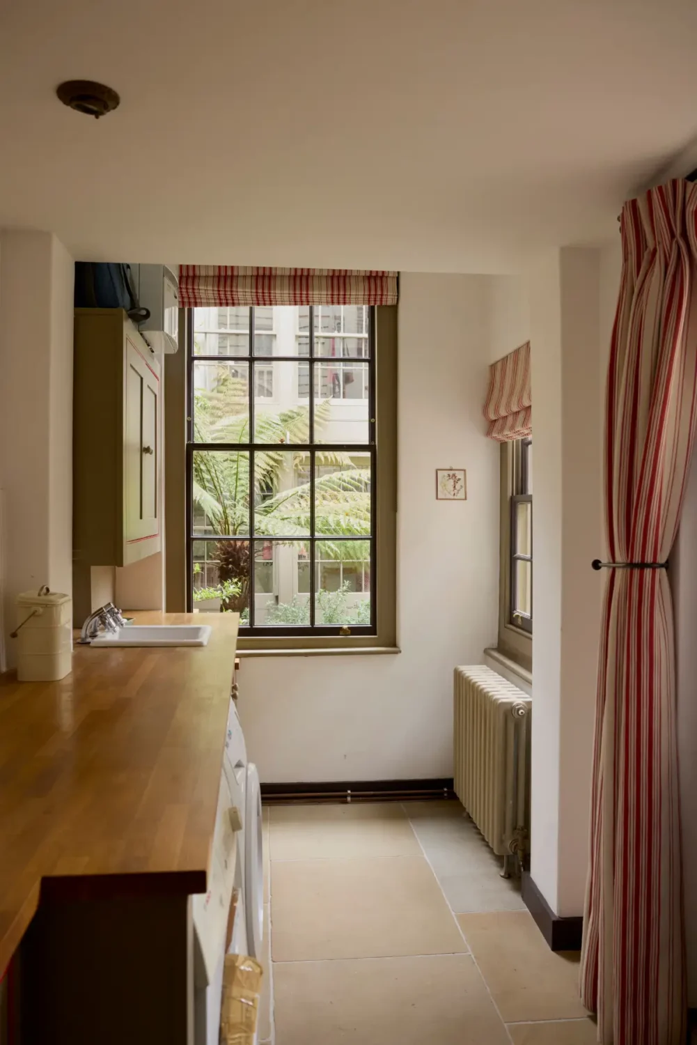 Restored Period Features and a Muted Color Palette in a London Home 8 georgian-townhouse-in-london-with-period-features-muted-colors-nordroom11