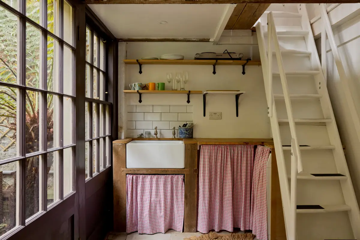 Restored Period Features and a Muted Color Palette in a London Home 26 georgian-townhouse-in-london-with-period-features-muted-colors-nordroom22