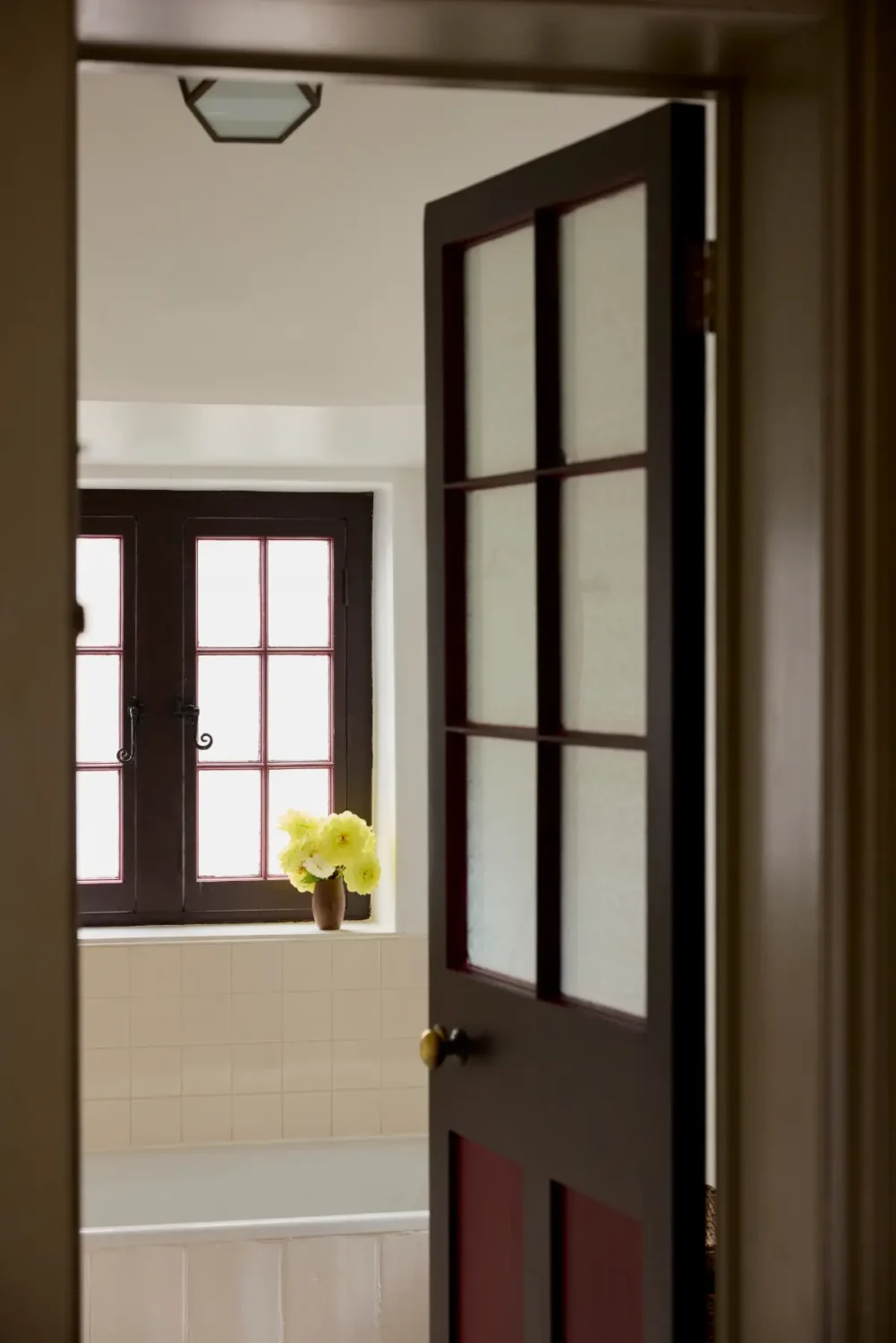 Restored Period Features and a Muted Color Palette in a London Home 21 georgian-townhouse-in-london-with-period-features-muted-colors-nordroom6