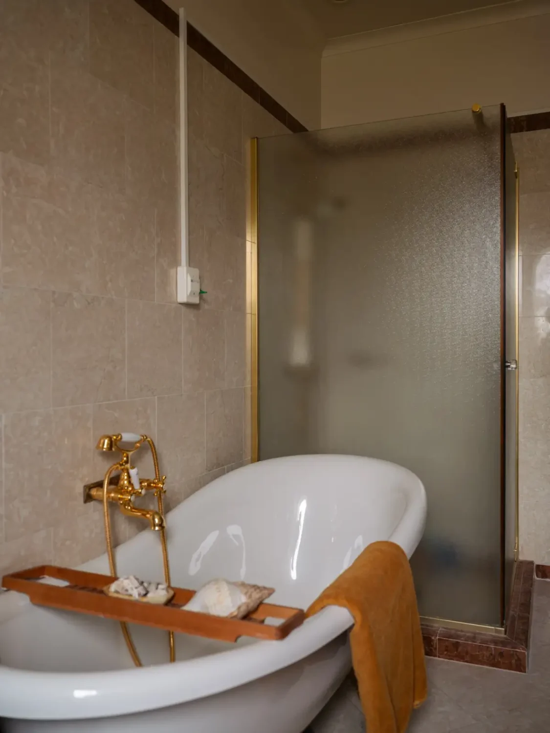 A Grand, Historic Swedish Apartment with Preserved Period Features 38 grand-historic-swedish-apartment-antiques-christmas-decor-nordroom