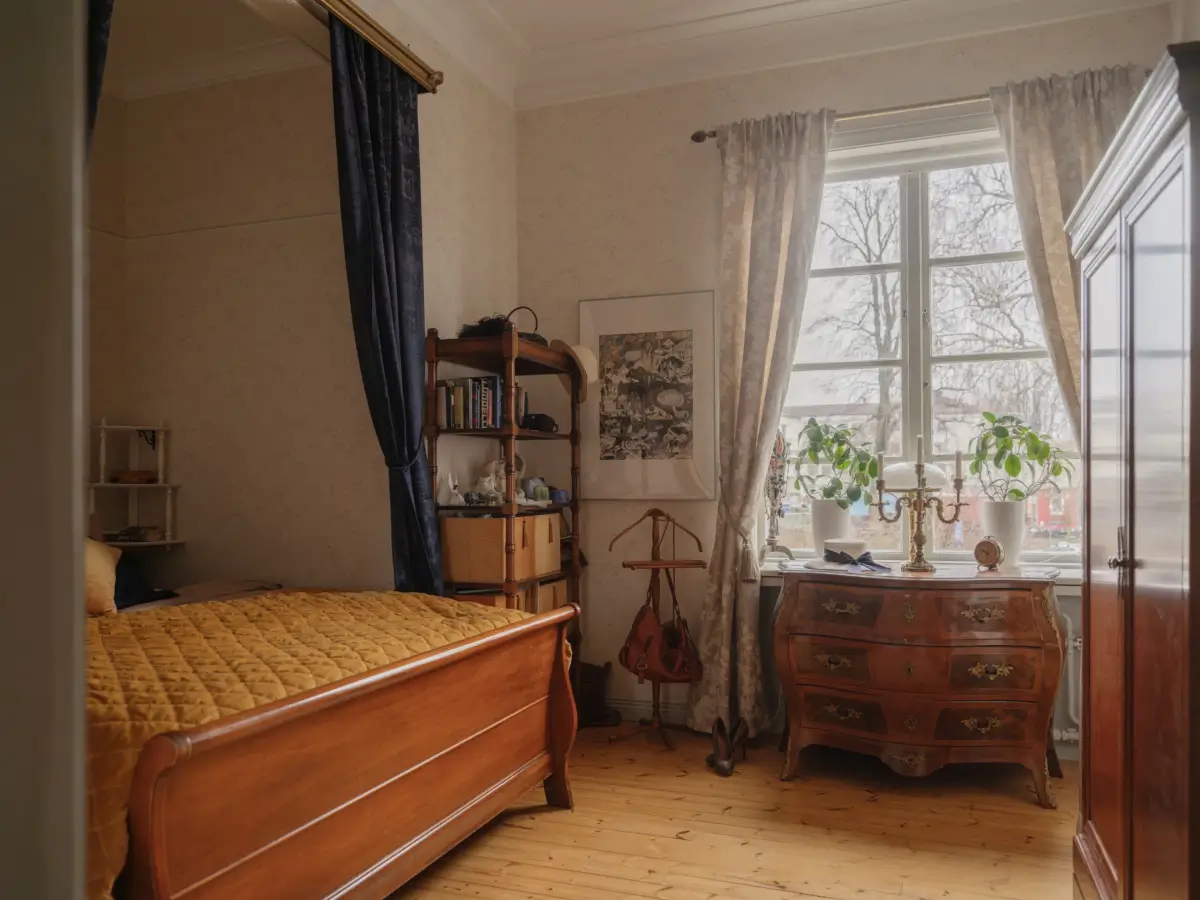 A Grand, Historic Swedish Apartment with Preserved Period Features 34 grand-historic-swedish-apartment-antiques-christmas-decor-nordroom