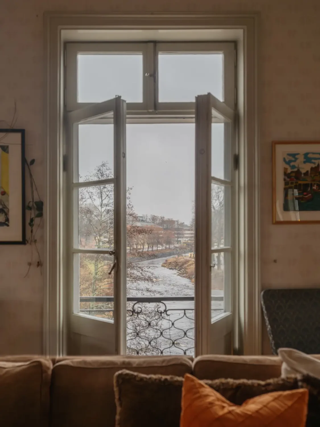 A Grand, Historic Swedish Apartment with Preserved Period Features 22 grand-historic-swedish-apartment-antiques-christmas-decor-nordroom