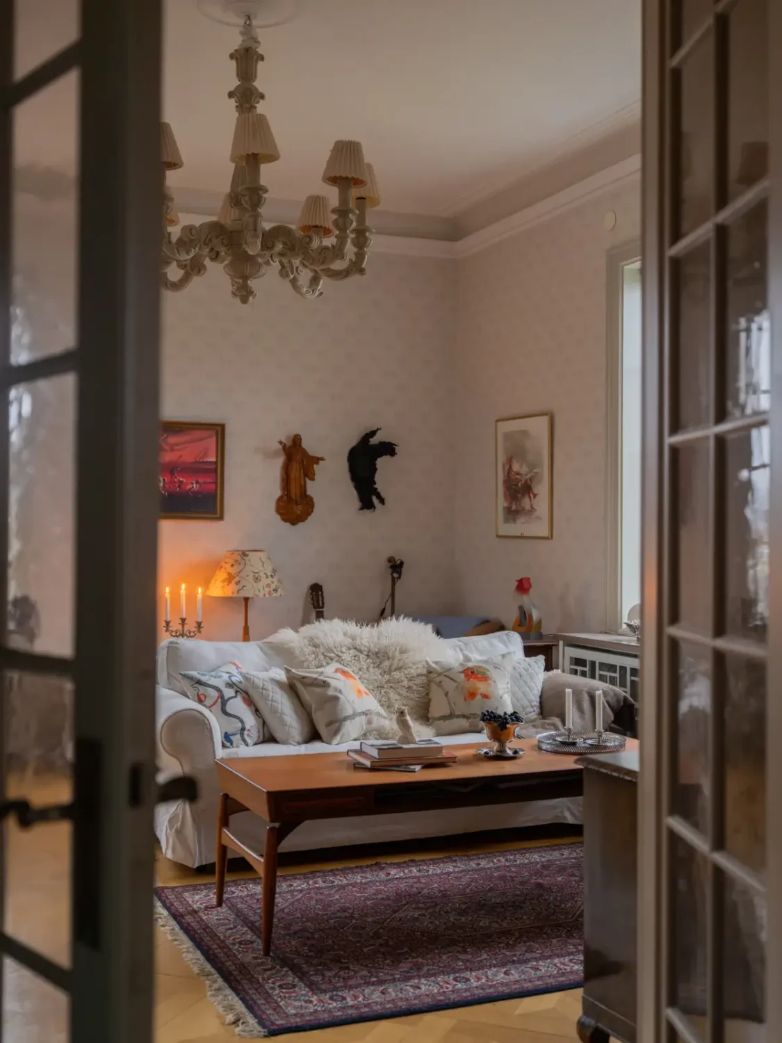 A Grand, Historic Swedish Apartment with Preserved Period Features 18 grand-historic-swedish-apartment-antiques-christmas-decor-nordroom