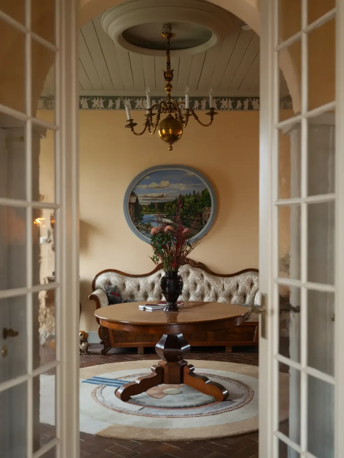 A Grand, Historic Swedish Apartment with Preserved Period Features 30 grand-historic-swedish-apartment-antiques-christmas-decor-nordroom