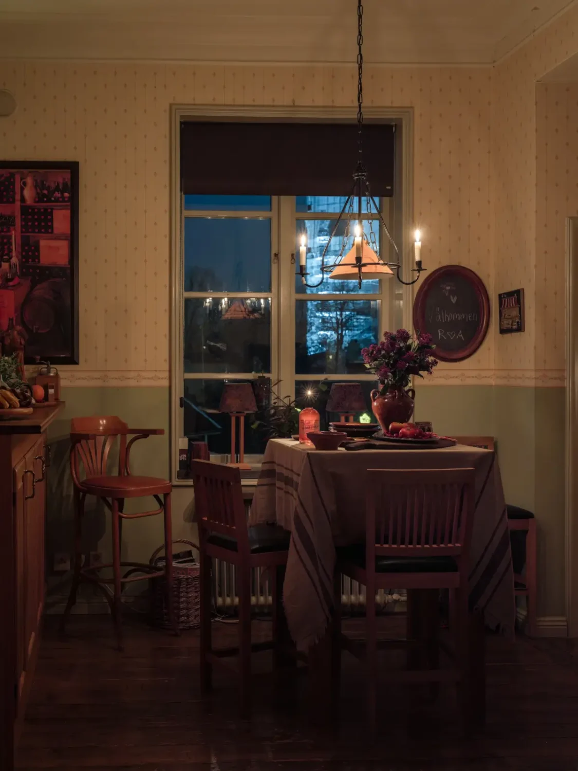 A Grand, Historic Swedish Apartment with Preserved Period Features 9 grand-historic-swedish-apartment-antiques-christmas-decor-nordroom