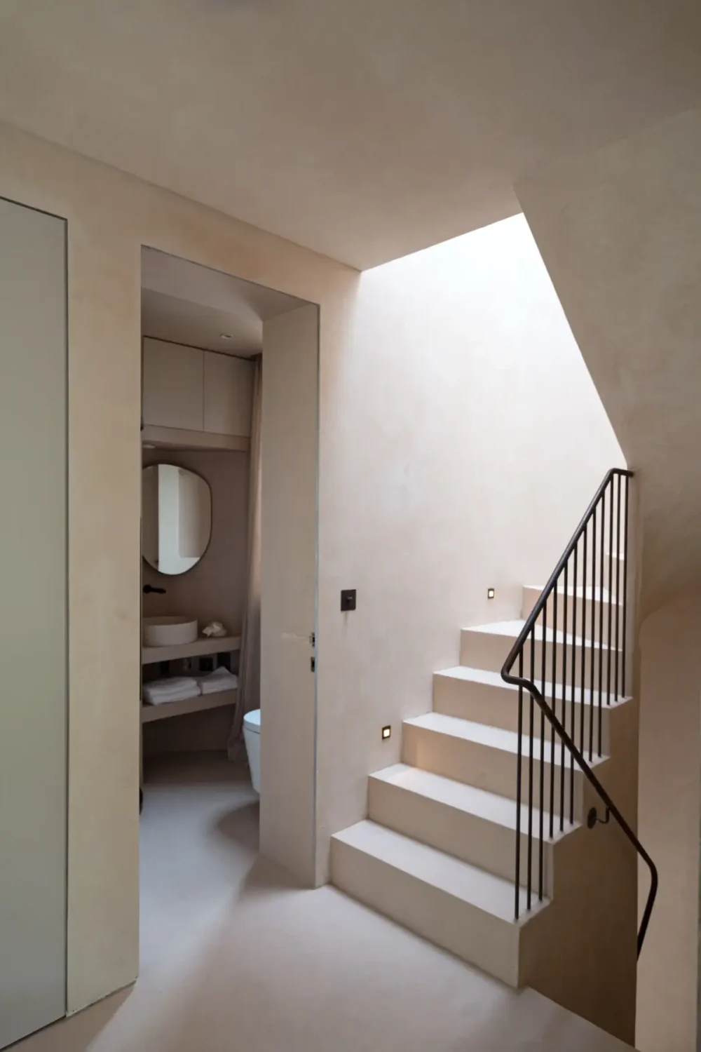 A Modern North London Brick House with Sculptural Interiors 16 heathpoint-house-london