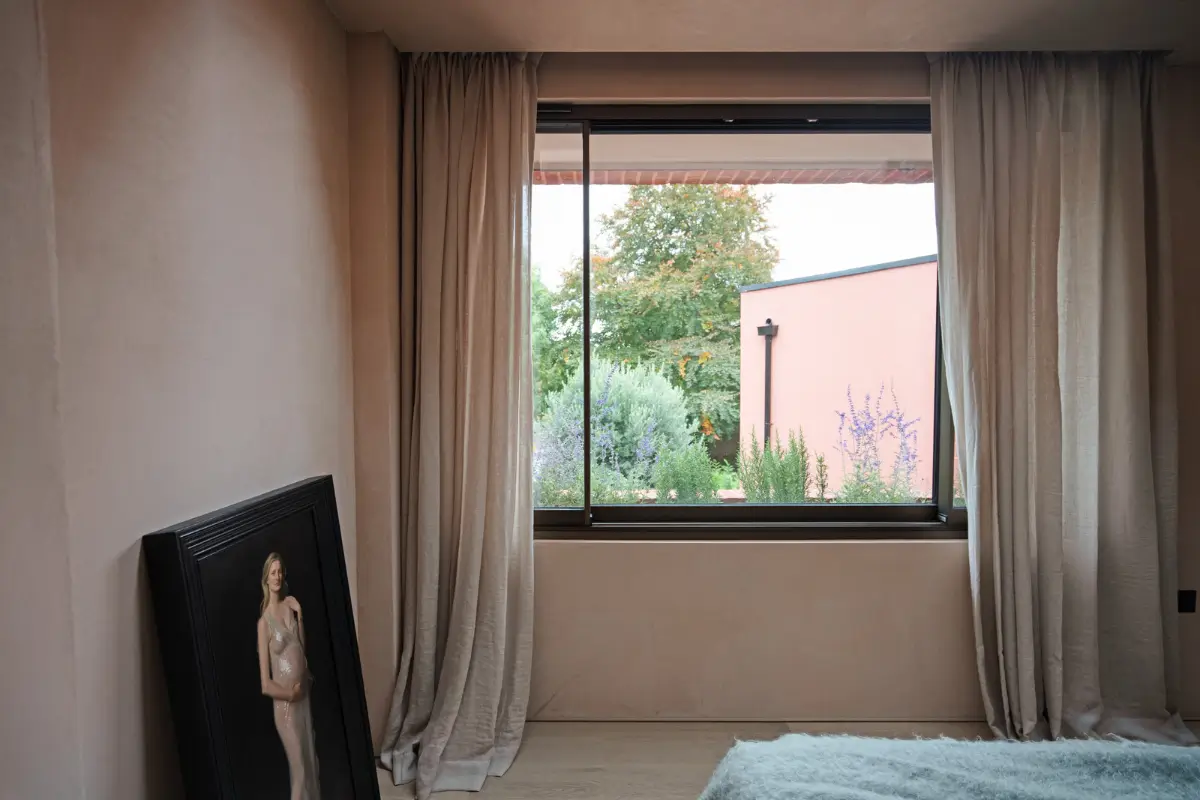 A Modern North London Brick House with Sculptural Interiors 20 heathpoint-house-london