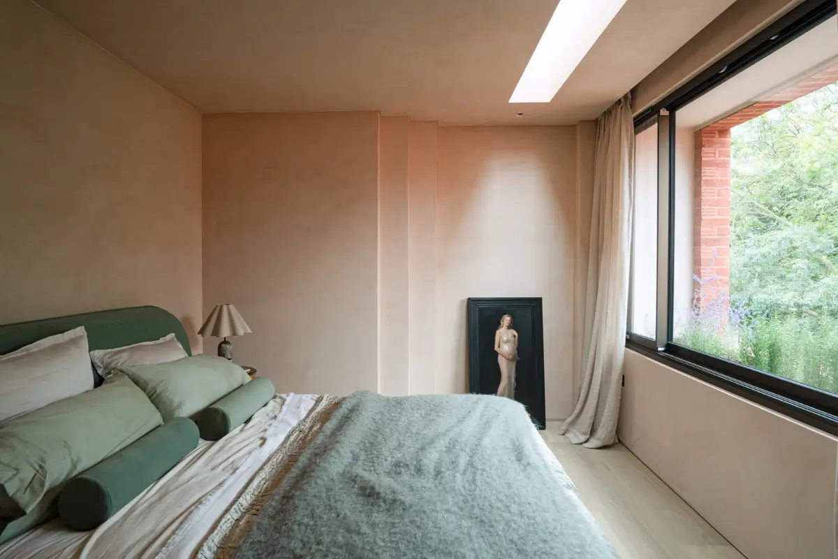 A Modern North London Brick House with Sculptural Interiors 19 heathpoint-house-london