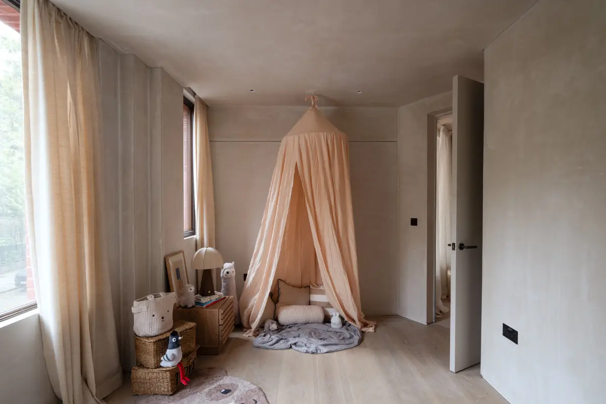 A Modern North London Brick House with Sculptural Interiors 18 heathpoint-house-london