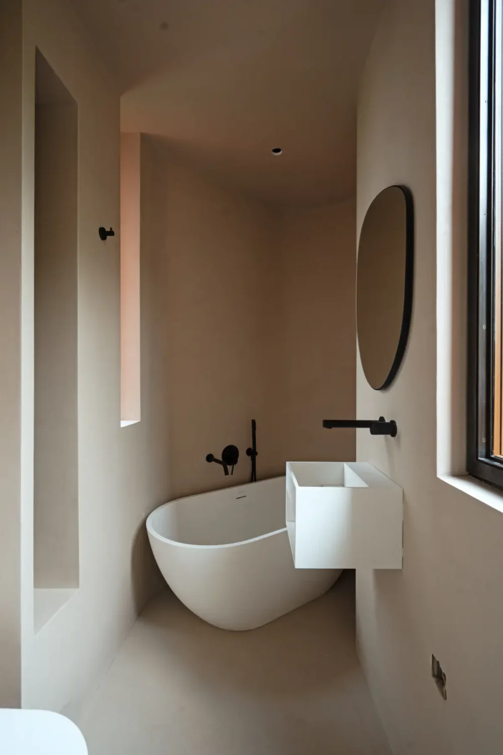 A Modern North London Brick House with Sculptural Interiors 17 heathpoint-house-london