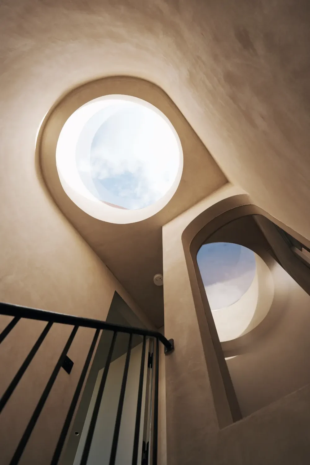 A Modern North London Brick House with Sculptural Interiors 15 heathpoint-house-london