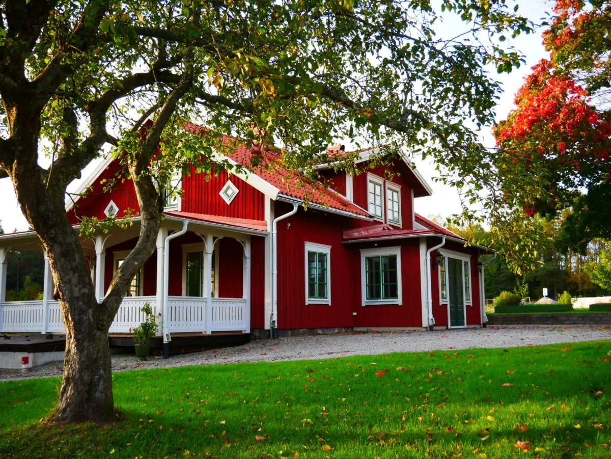 Preserved Details and Wallpapers in a Warm 19th-Century Country Home 55 historic-character-beautiful-renovated-19th-century-country-house-sweden-nordroom