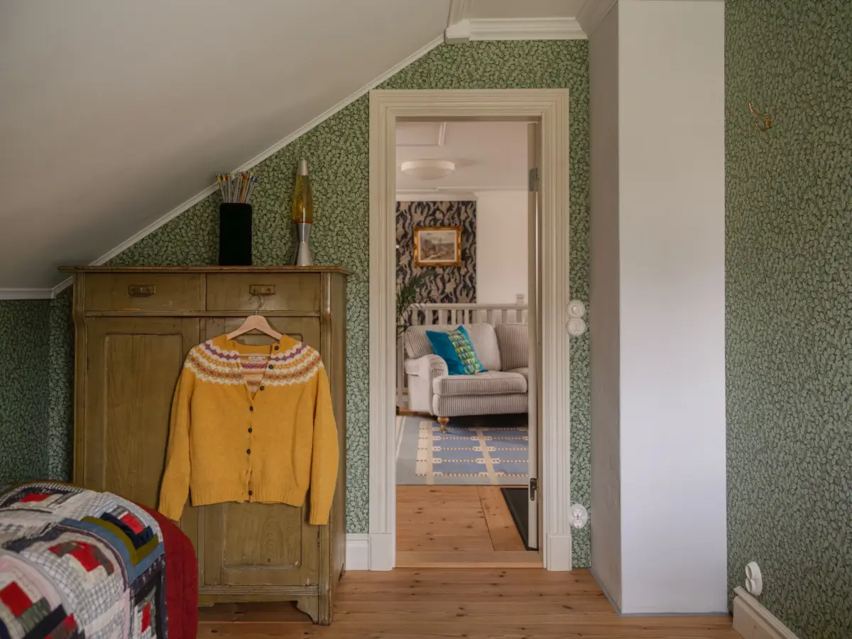Preserved Details and Wallpapers in a Warm 19th-Century Country Home 44 historic-character-beautiful-renovated-19th-century-country-house-sweden-nordroom