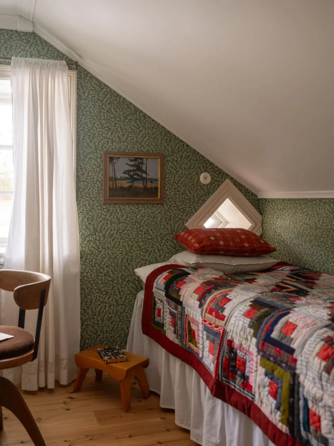 Preserved Details and Wallpapers in a Warm 19th-Century Country Home 43 historic-character-beautiful-renovated-19th-century-country-house-sweden-nordroom