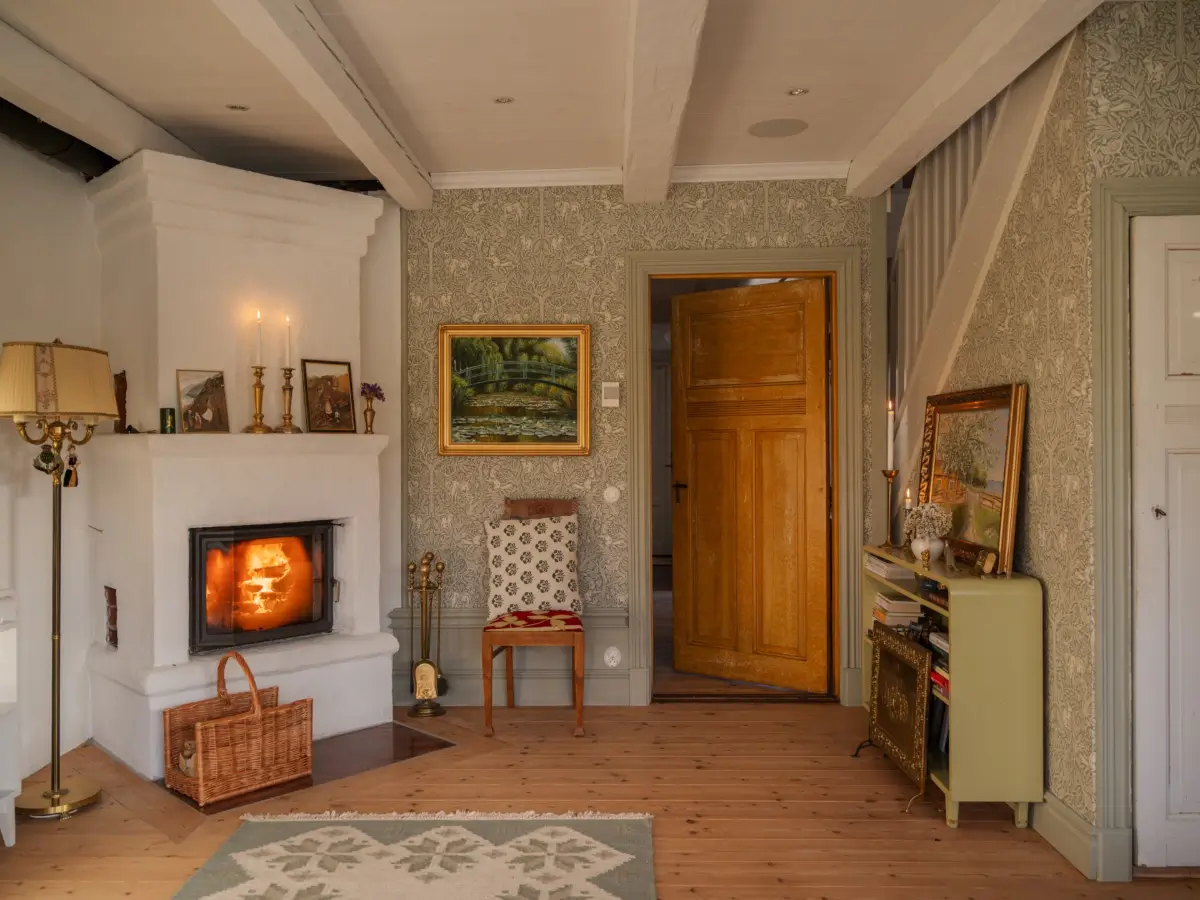 Preserved Details and Wallpapers in a Warm 19th-Century Country Home 23 historic-character-beautiful-renovated-19th-century-country-house-sweden-nordroom