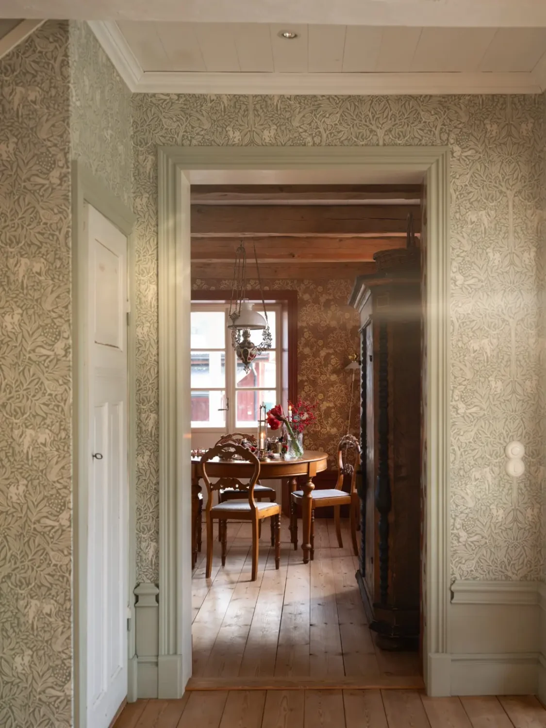 Preserved Details and Wallpapers in a Warm 19th-Century Country Home 25 historic-character-beautiful-renovated-19th-century-country-house-sweden-nordroom