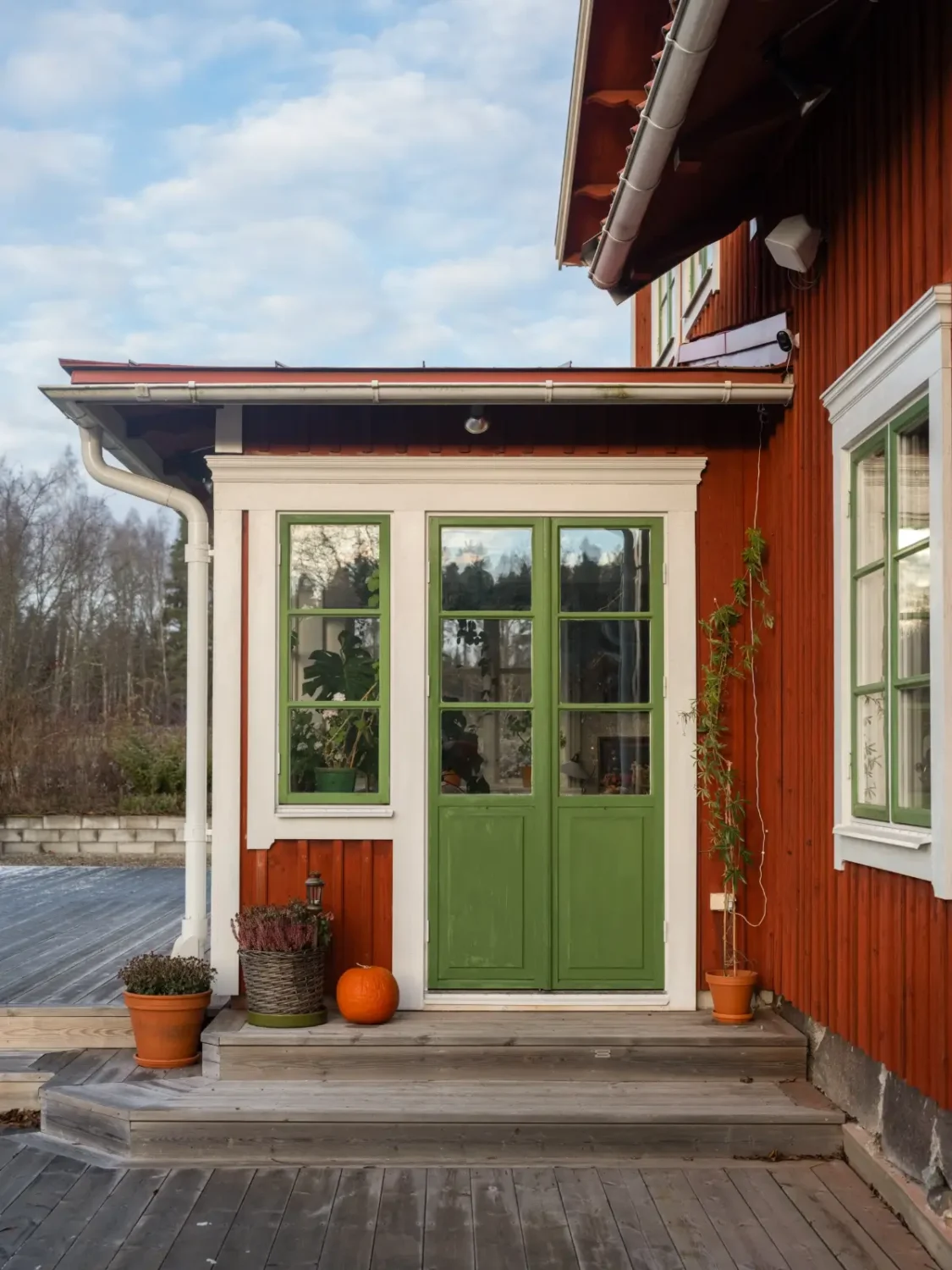Preserved Details and Wallpapers in a Warm 19th-Century Country Home 54 historic-character-beautiful-renovated-19th-century-country-house-sweden-nordroom