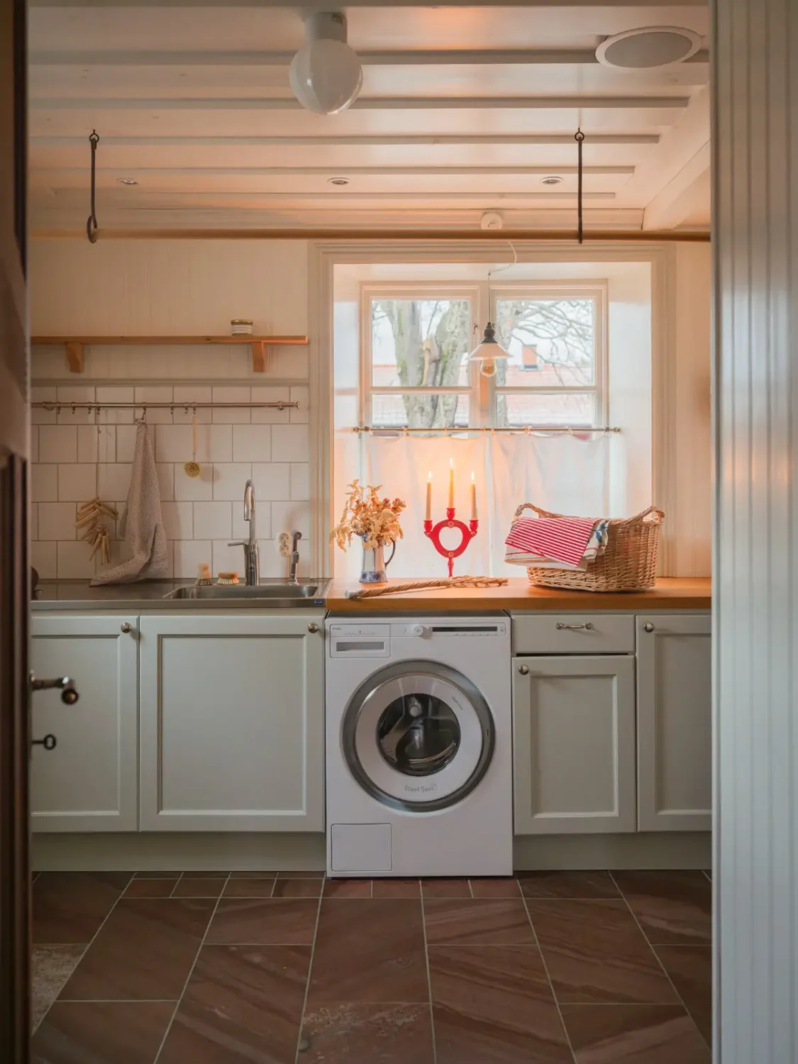 Preserved Details and Wallpapers in a Warm 19th-Century Country Home 48 historic-character-beautiful-renovated-19th-century-country-house-sweden-nordroom