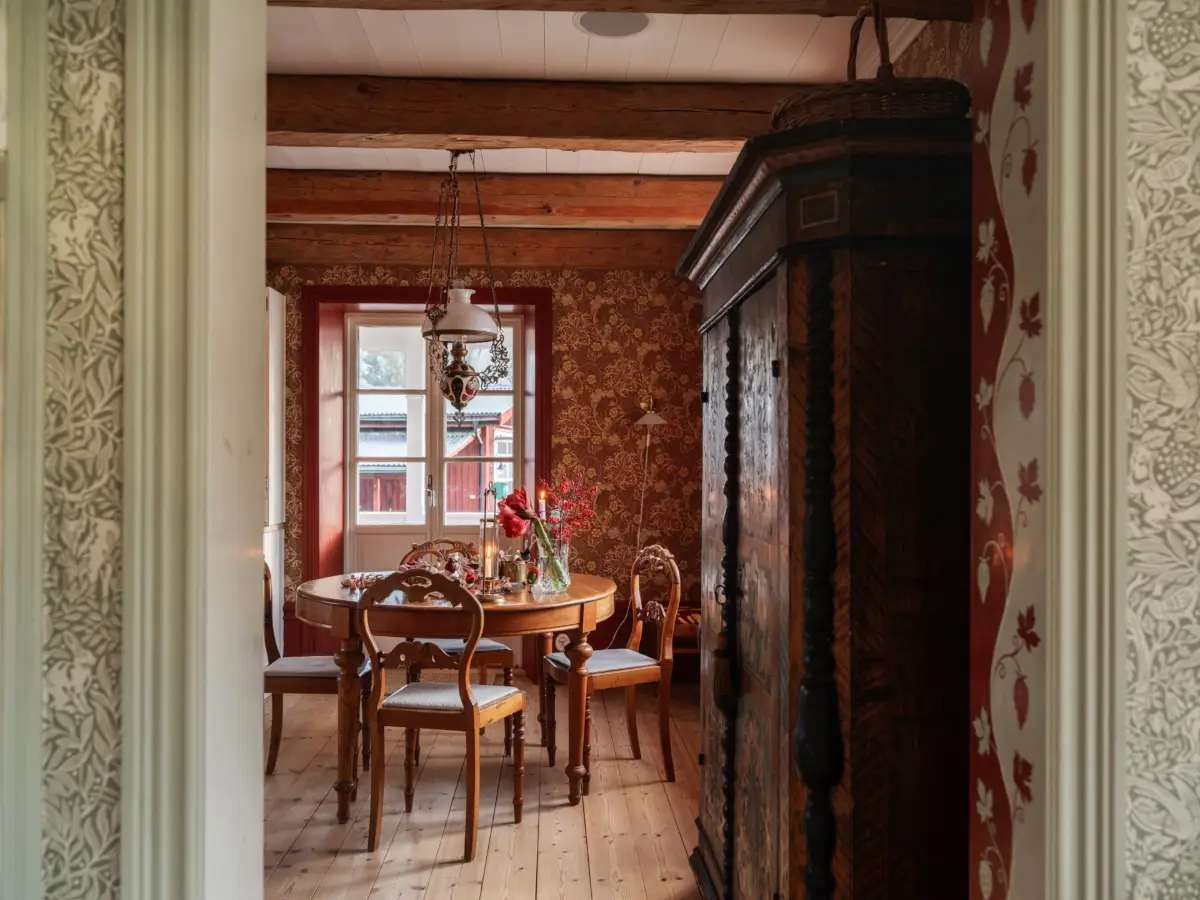 Preserved Details and Wallpapers in a Warm 19th-Century Country Home 15 historic-character-beautiful-renovated-19th-century-country-house-sweden-nordroom