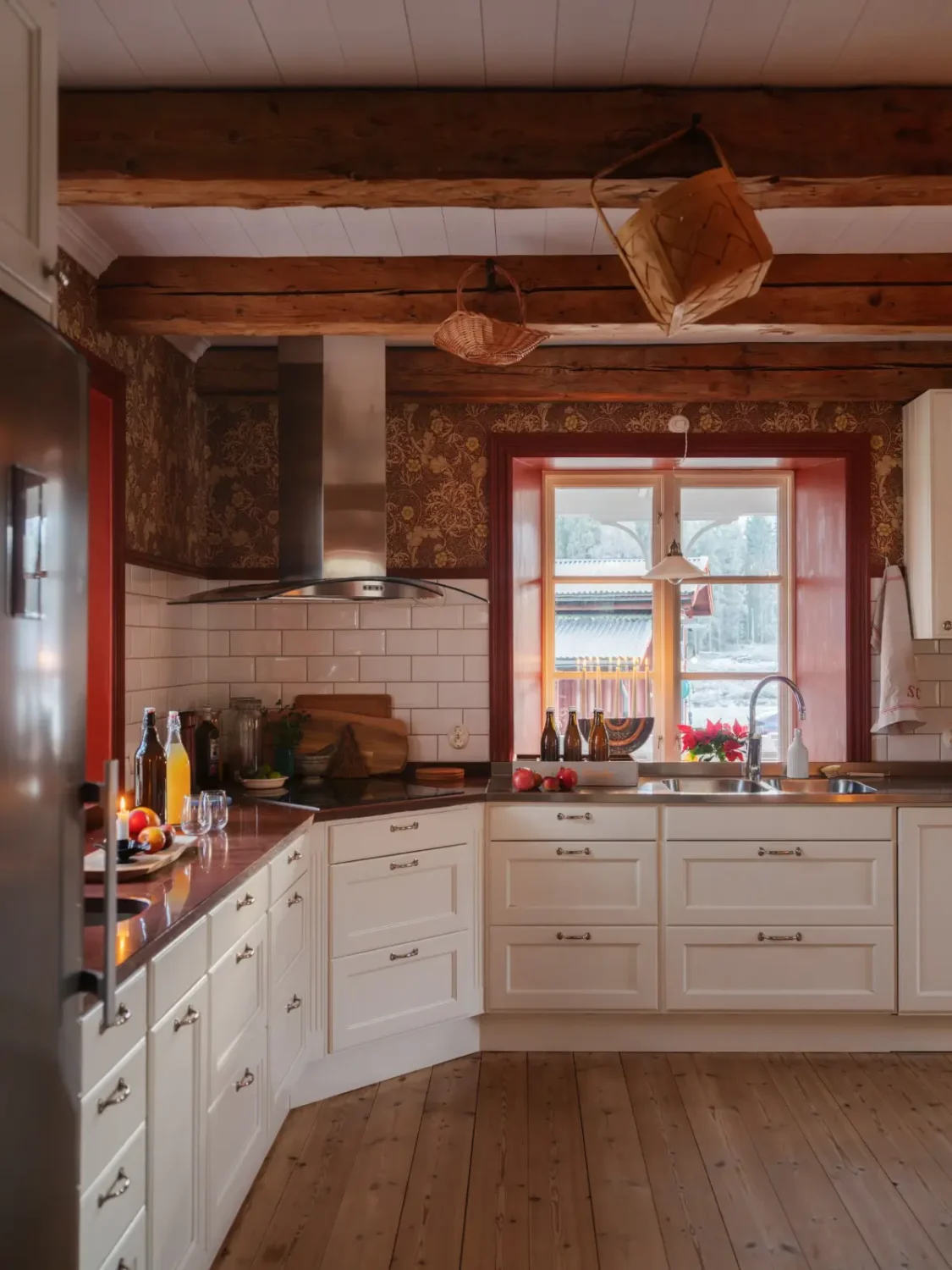 Preserved Details and Wallpapers in a Warm 19th-Century Country Home 7 historic-character-beautiful-renovated-19th-century-country-house-sweden-nordroom