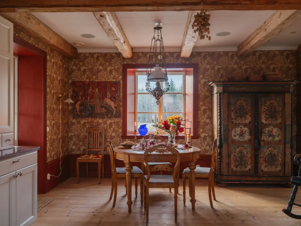 Preserved Details and Wallpapers in a Warm 19th-Century Country Home 3 historic-character-beautiful-renovated-19th-century-country-house-sweden-nordroom