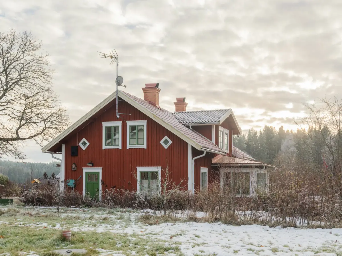 Preserved Details and Wallpapers in a Warm 19th-Century Country Home 1 historic-character-beautiful-renovated-19th-century-country-house-sweden-nordroom