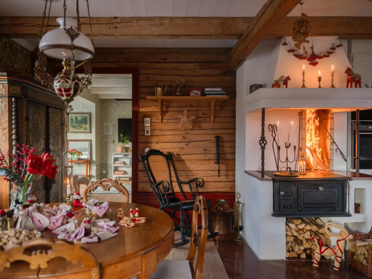 Preserved Details and Wallpapers in a Warm 19th-Century Country Home 4 historic-character-beautiful-renovated-19th-century-country-house-sweden-nordroom