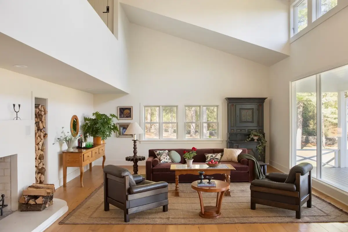 A Renovated Mid-Century Retreat in the Hudson Valley 4 late-1940s-renovated-cottage-new-york