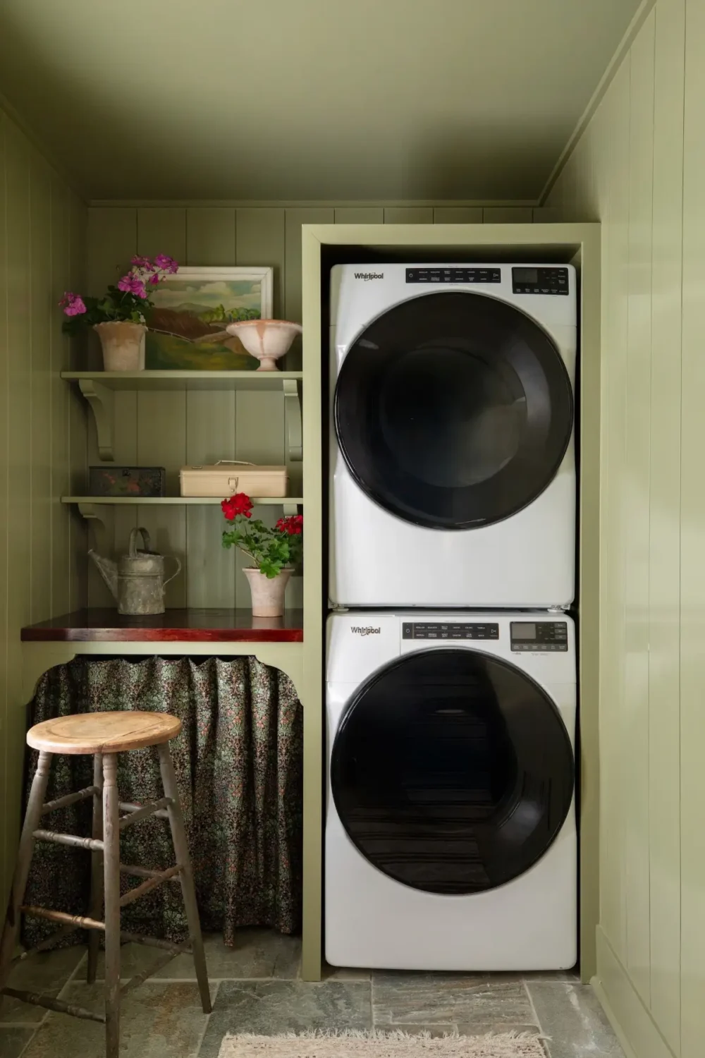 A Renovated Mid-Century Retreat in the Hudson Valley 13 late-1940s-renovated-cottage-new-york