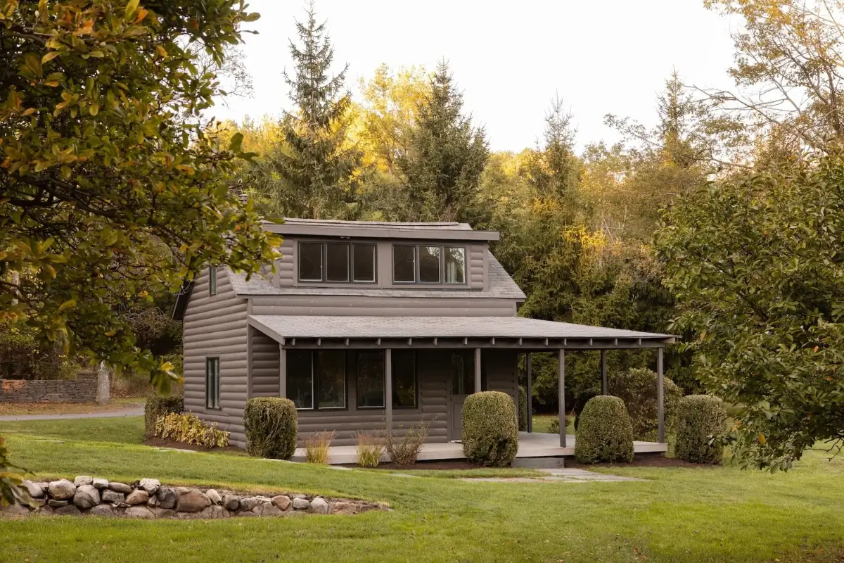 A Renovated Mid-Century Retreat in the Hudson Valley 40 late-1940s-renovated-cottage-new-york